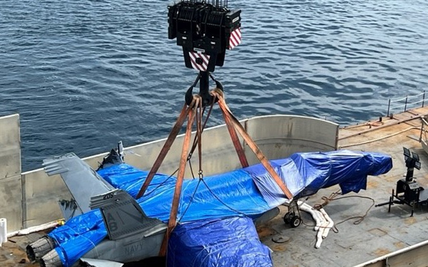 USNS Mendonca Transports Recovered Navy F/A-18E Aircraft to the United States