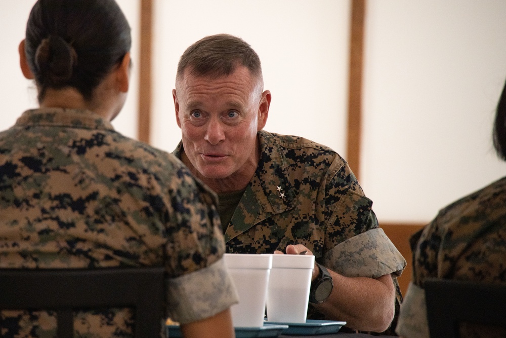 Maj. Gen. Maxwell visits Marine Corps Base Hawaii