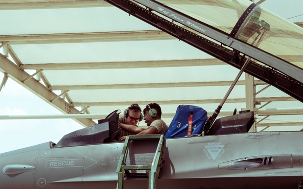 F-16 Landing Gear Operations Check