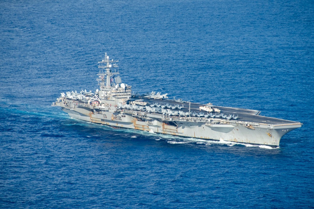 USS Ronald Reagan (CVN 76) conducts photo exercise with JMSDF