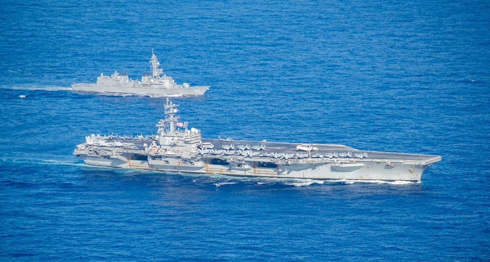 USS Ronald Reagan (CVN 76) conducts photo exercise with JMSDF