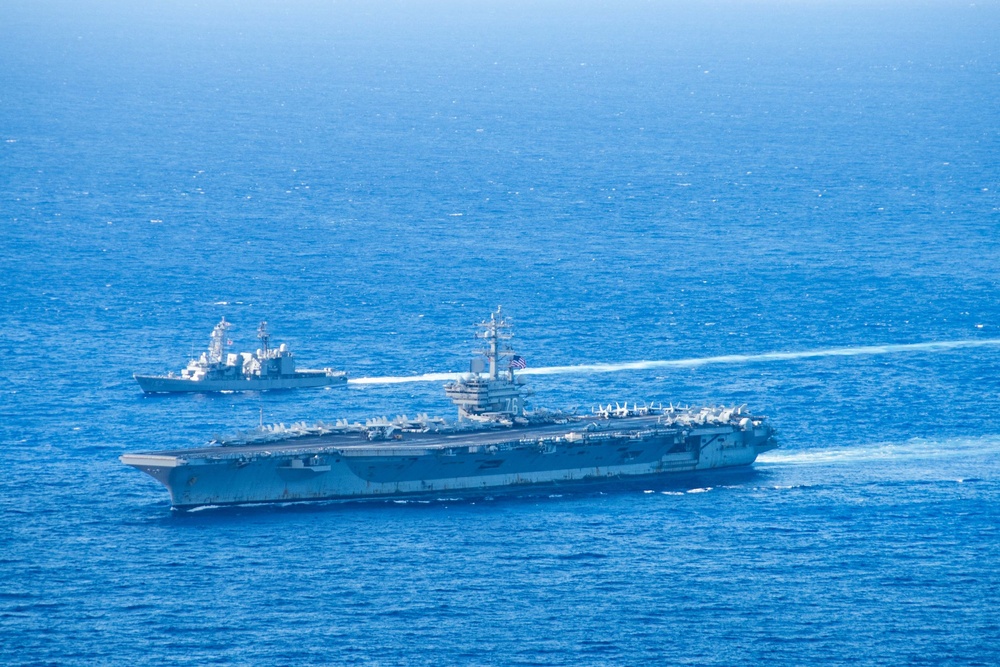 USS Ronald Reagan (CVN 76) conducts photo exercise with JMSDF