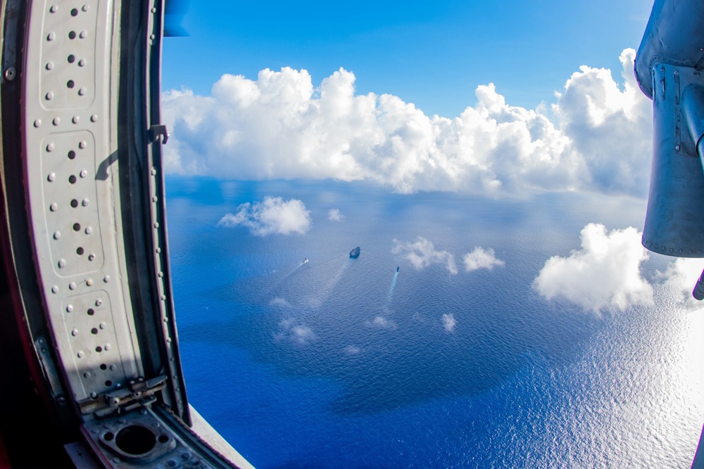 USS Ronald Reagan (CVN 76) conducts photo exercise with JMSDF