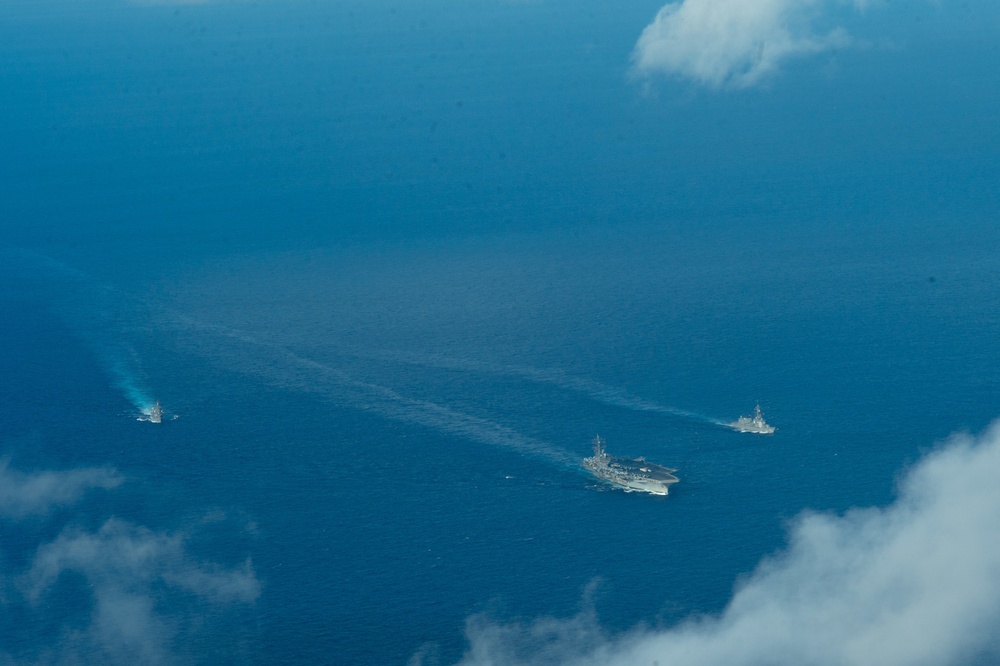 USS Ronald Reagan (CVN 76) conducts photo exercise with JMSDF