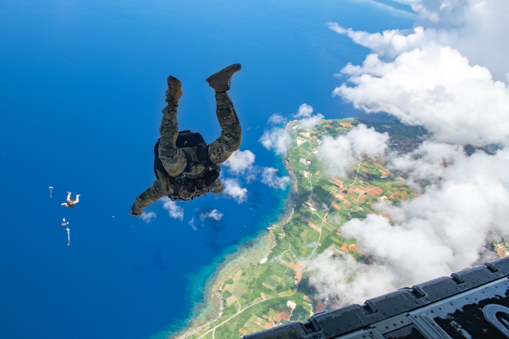 Always sky dive with friends