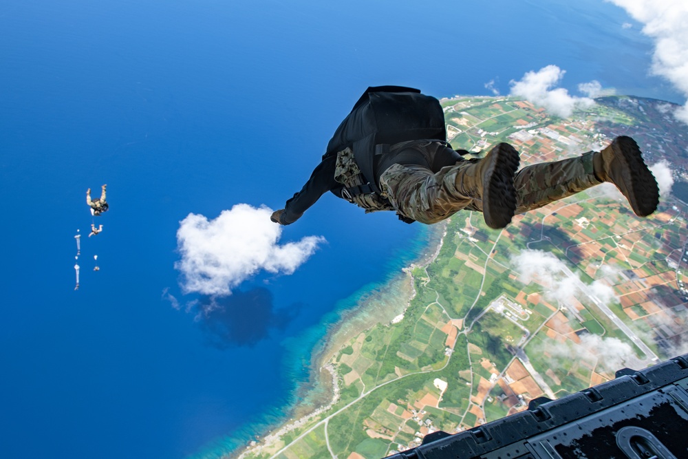 Always sky dive with friends