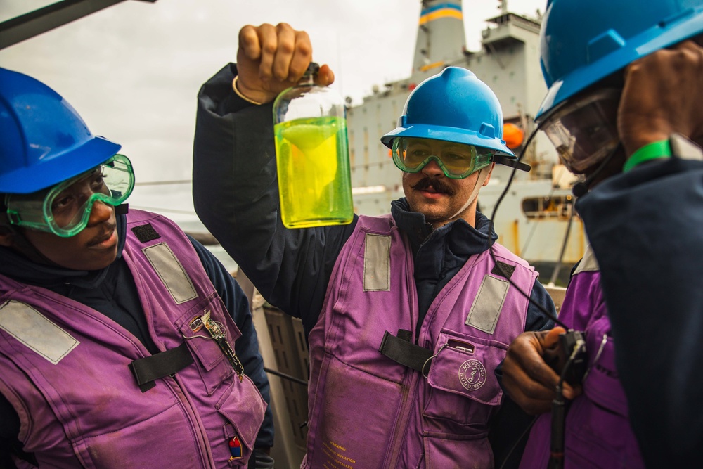 DVIDS - Images - USS Paul Ignatius (DDG 117) Conducts RAS with USNS ...