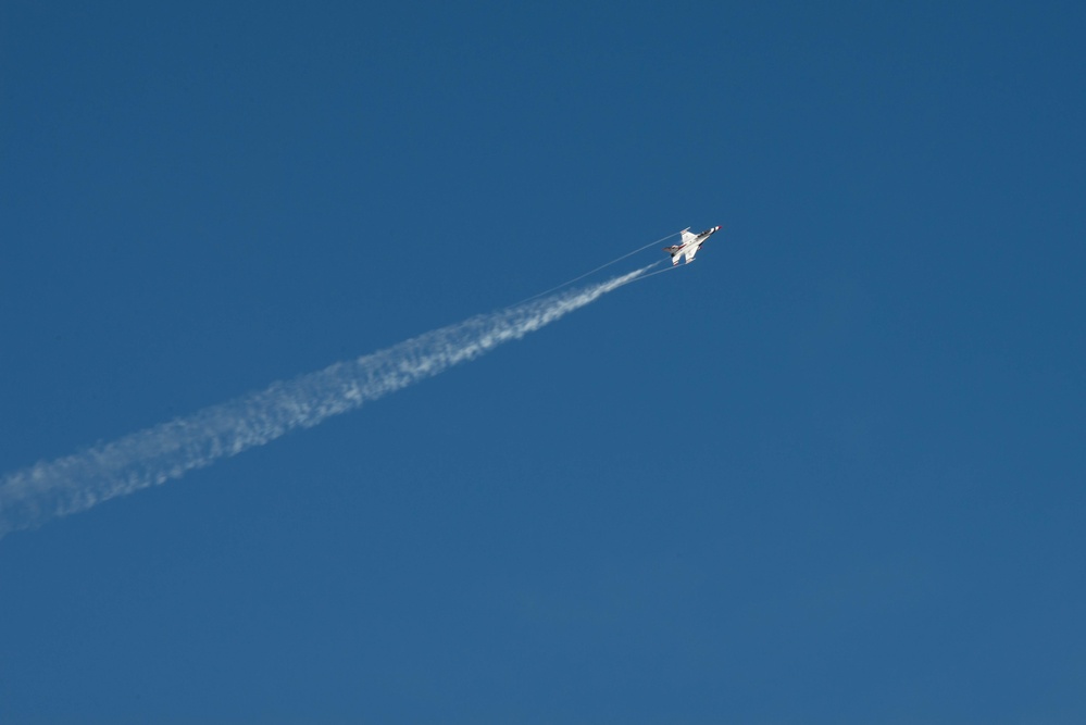 Thunderbirds Arrive at the 177th Fighter Wing