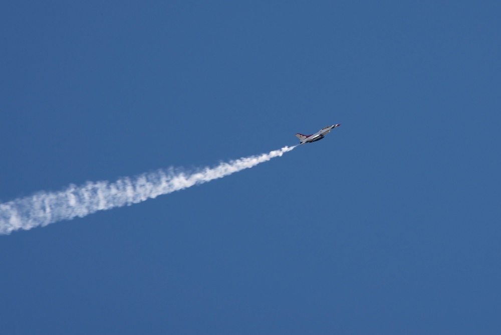 Thunderbirds Arrive at the 177th Fighter Wing