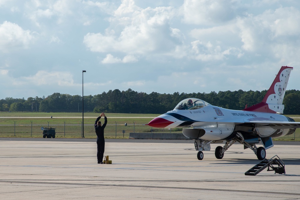 Thunderbirds Arrive at the 177th Fighter Wing