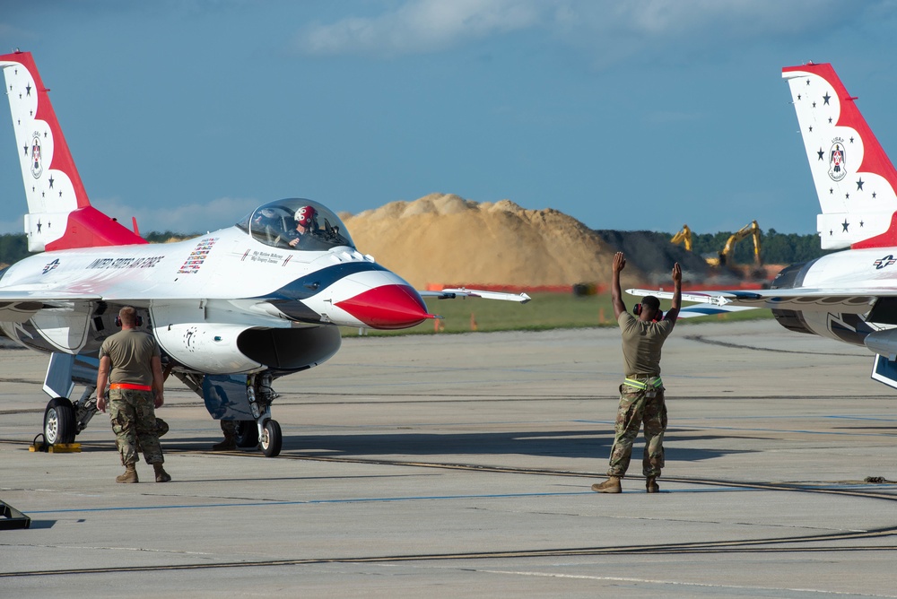 Thunderbirds Arrive at the 177th Fighter Wing