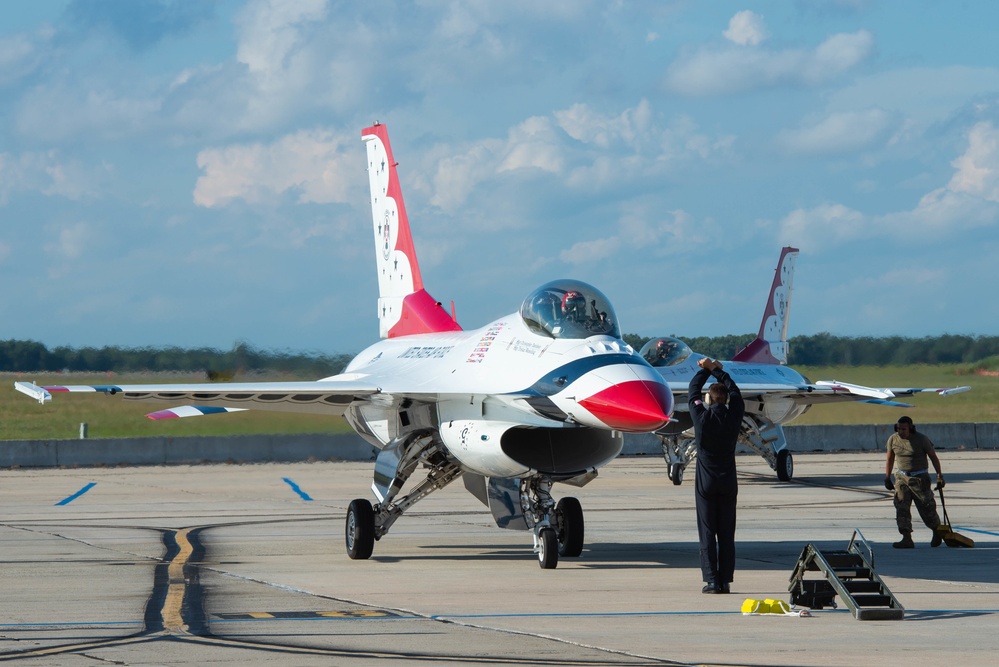 Thunderbirds Arrive at the 177th Fighter Wing