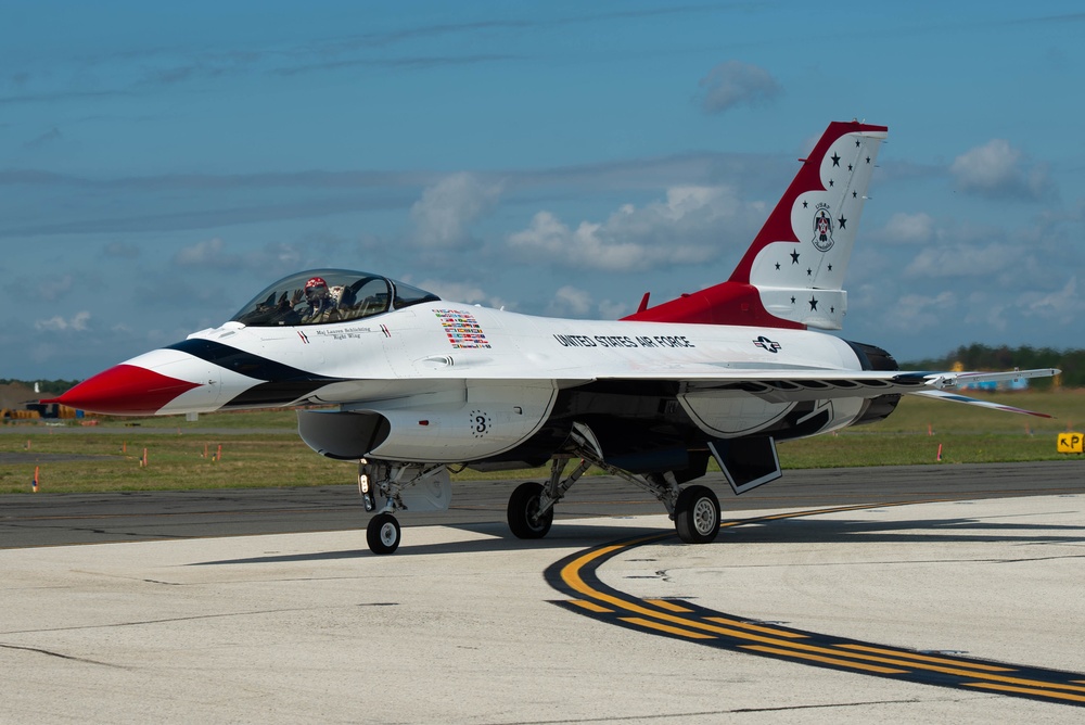 Thunderbirds Arrive at the 177th Fighter Wing