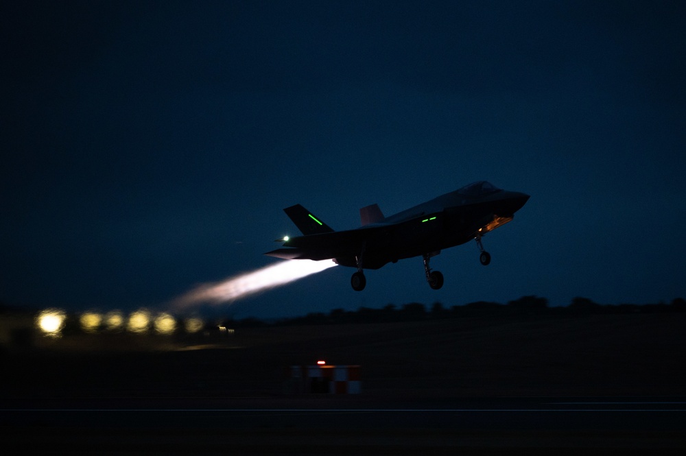 RAF Lakenheath conducts night flight operations