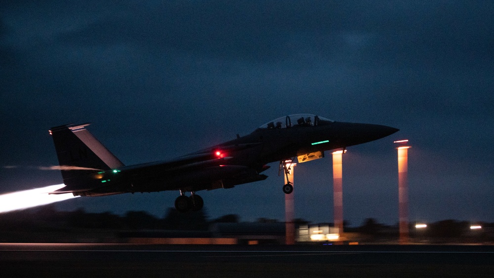 RAF Lakenheath conducts night flight operations