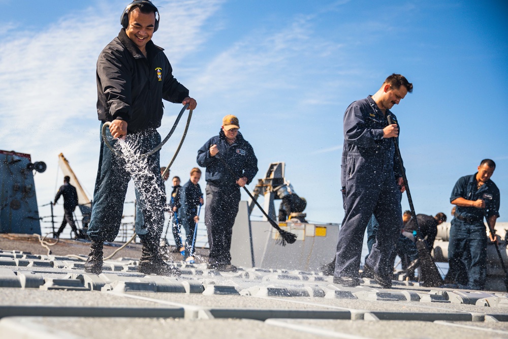 USS Paul Ignatius (DDG 117) Sailors Conduct Fresh Water Wash Down