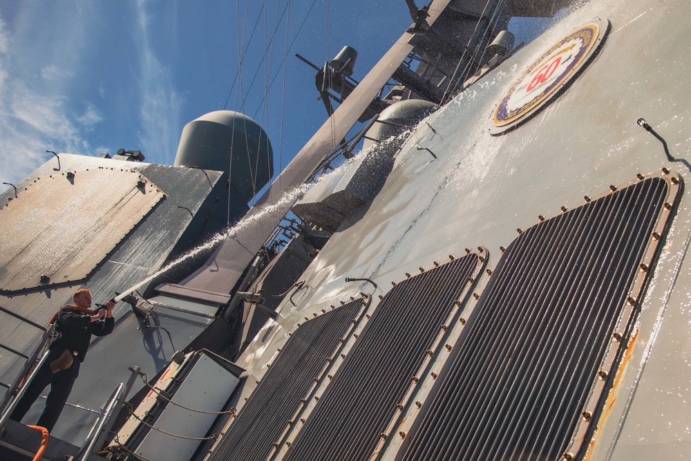 USS Paul Ignatius (DDG 117) Sailors Conduct Fresh Water Wash Down