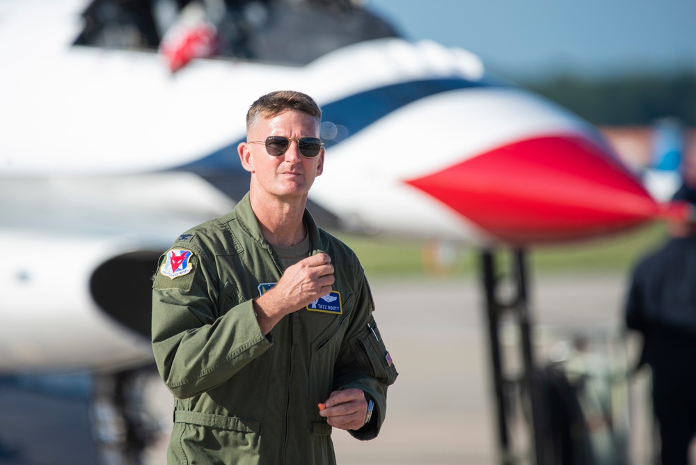 Thunderbirds Arrive at the 177th Fighter Wing