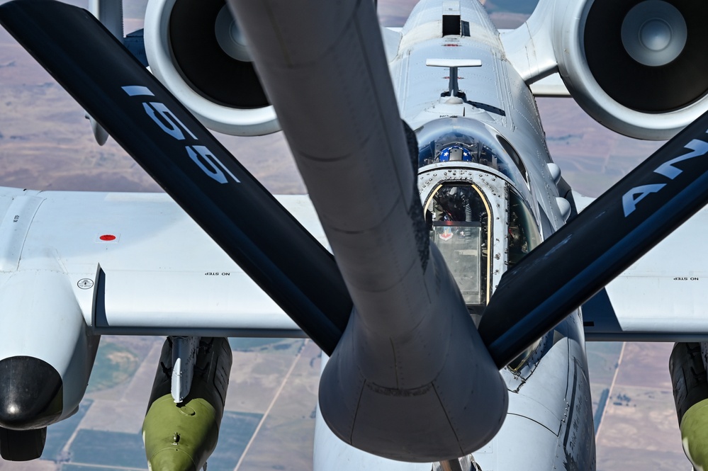 155th ARW refuels A-10 Demo Team