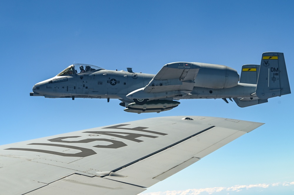 155th ARW refuels A-10 Demo Team