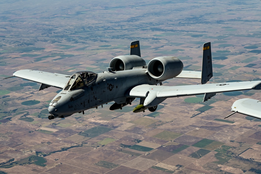 155th ARW refuels A-10 Demo Team