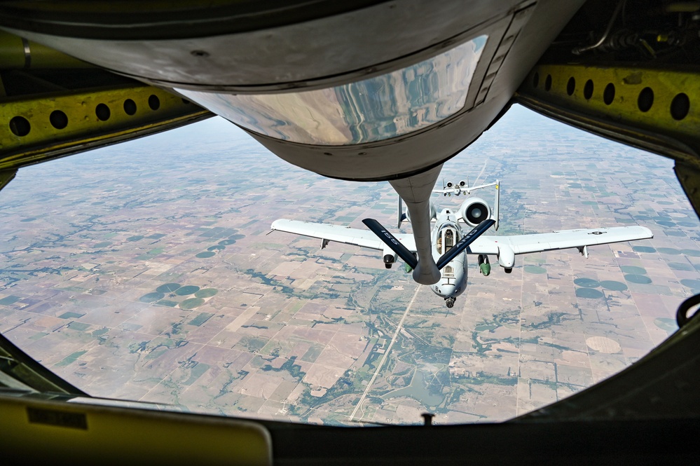 155th ARW refuels A-10 Demo Team