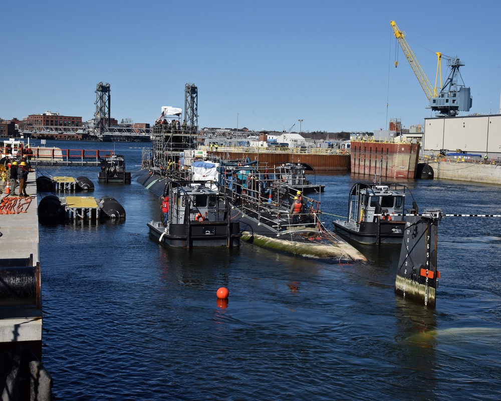 USS Cheyenne (SSN 773) Transits Superflood Basin