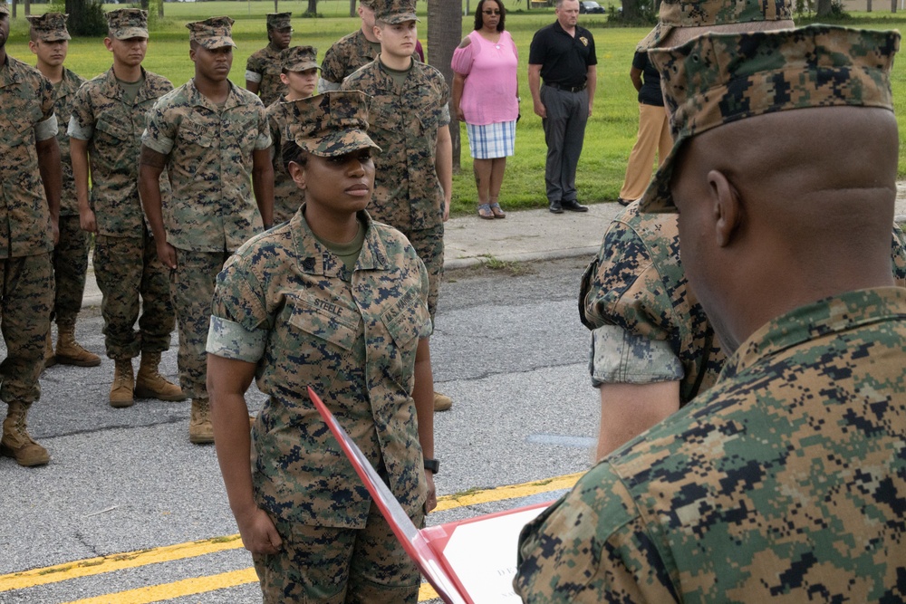 6th Marine Corps District administrative chief awarded Navy and Marine Corps Commendation Medal