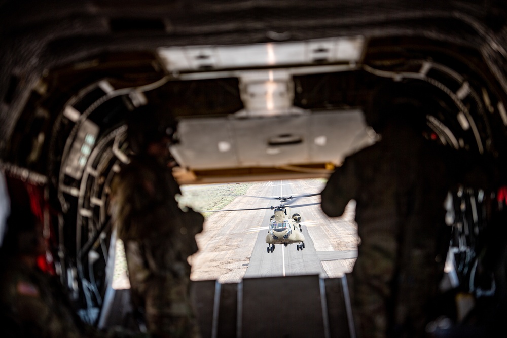 Nevada Guard CH-47 crew preps for aerial gunnery