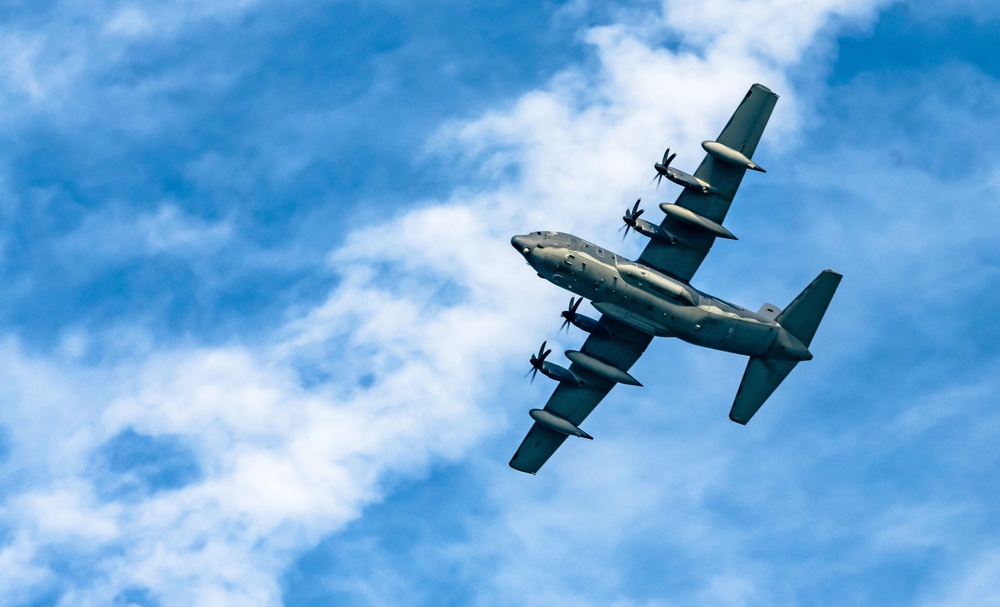 352d SOW conduct open ocean rescue training