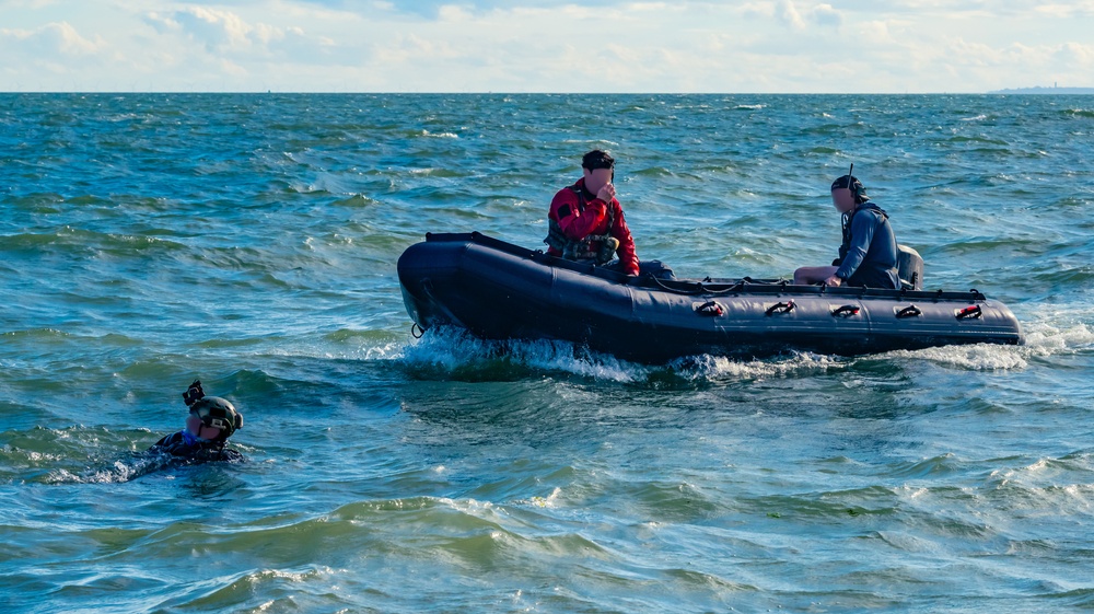 352d SOW conduct open ocean rescue training
