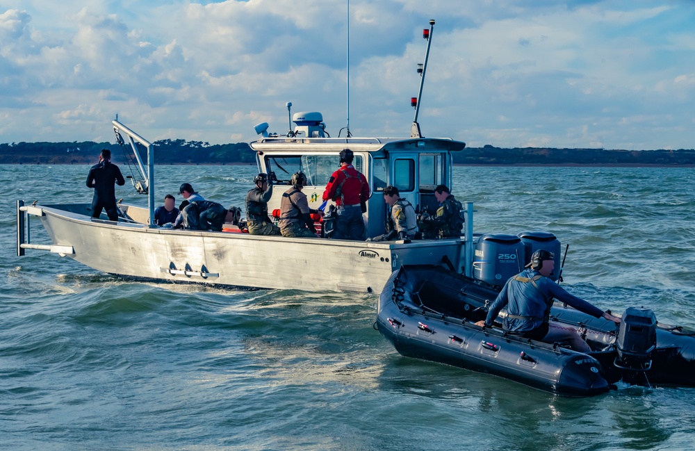 352d SOW conduct open ocean rescue training