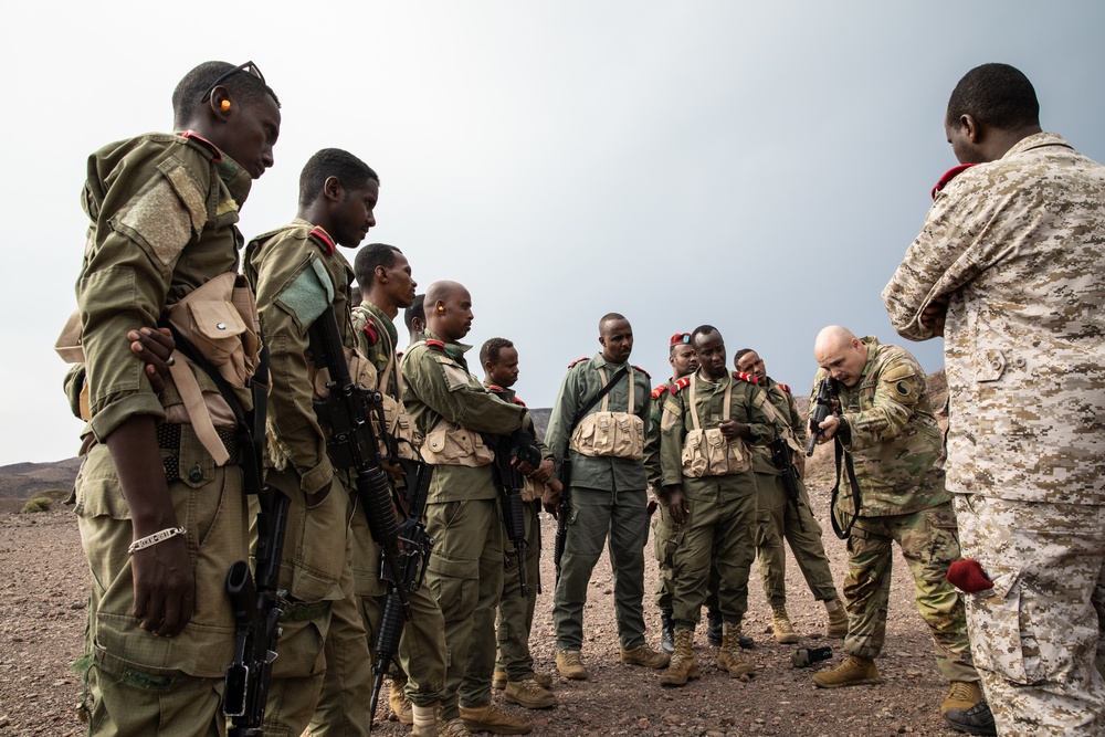 DVIDS - Images - Republican Guard train with Kentucky Guardsmen in ...