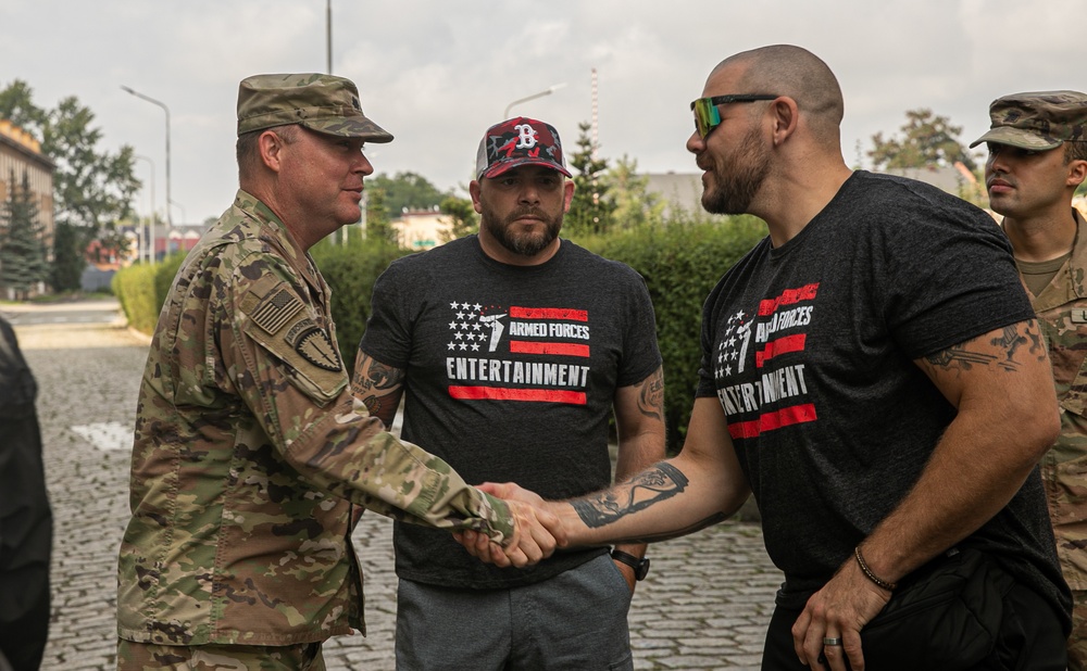 MMA fighters visit 1st Infantry Division Soldiers