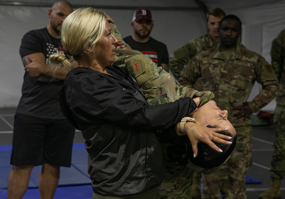 MMA fighters visit 1st Infantry Division Soldiers