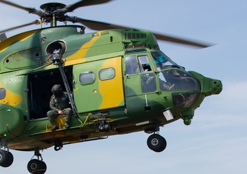 US and Romania train sling loading operations