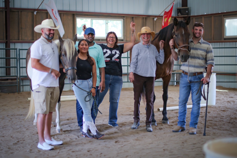 Fort Campbell SRU Soldiers participate in Equine Therapy