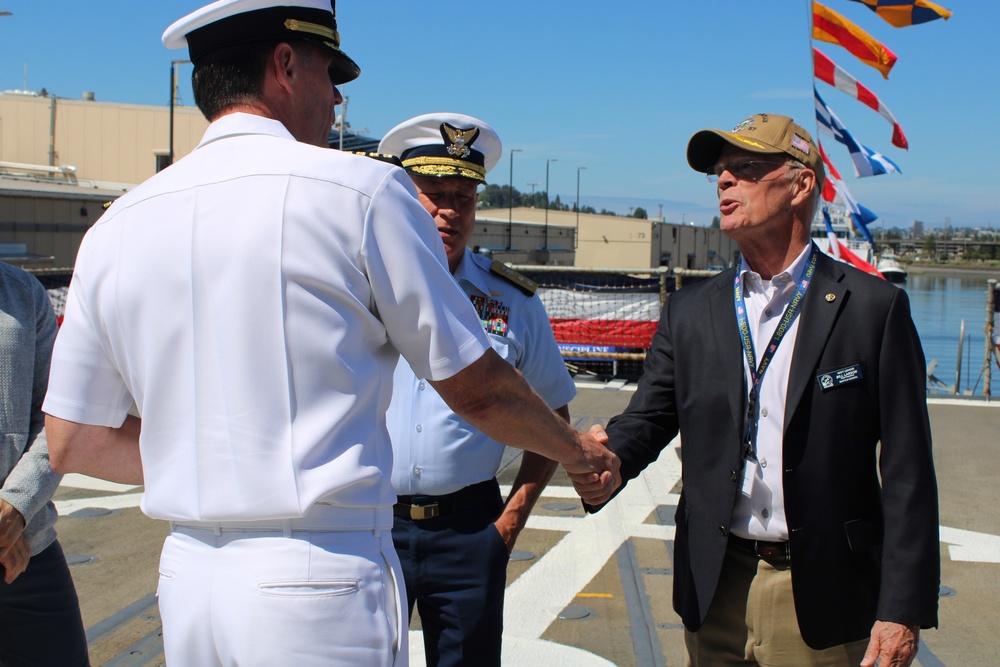 USS Lake Champlain Participates in Seattle Seafair 2022