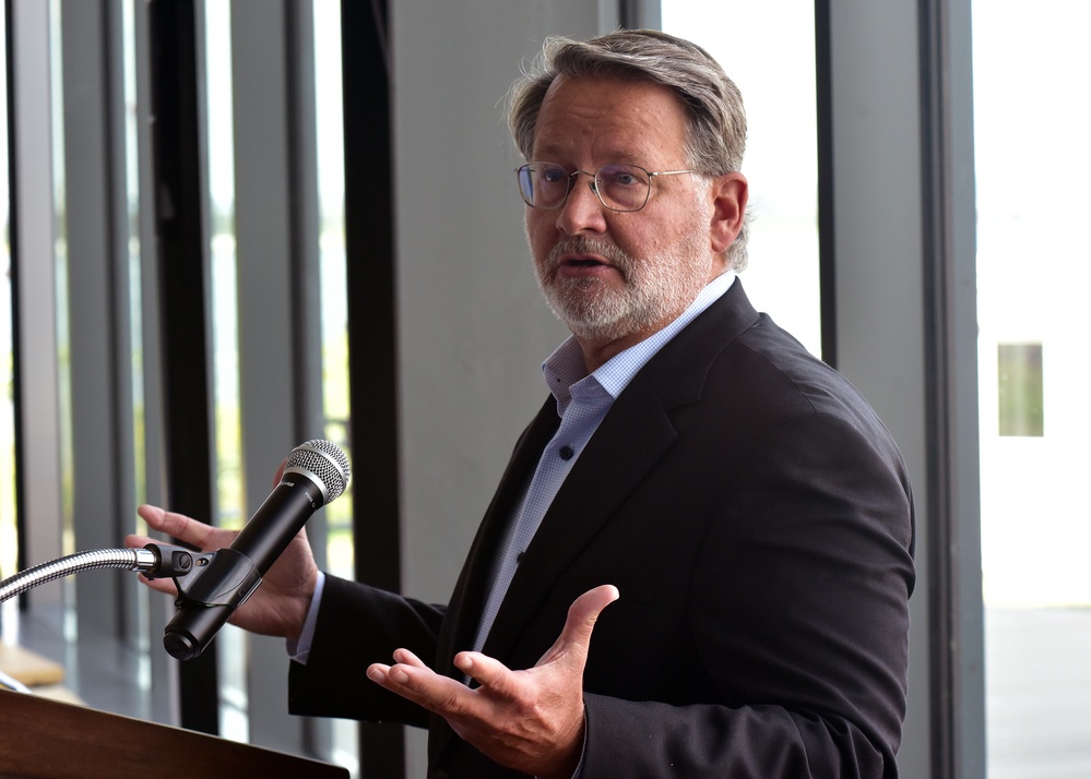 Coast Guard, U.S. Sen. Gary Peters open Great Lakes Center of Expertise to research freshwater oil spills