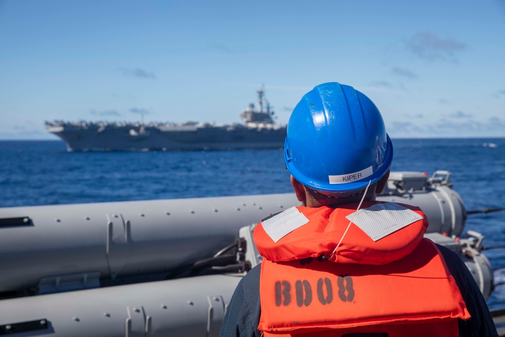 USS Farragut (DDG 99) Conducts Replenishment-at-Sea