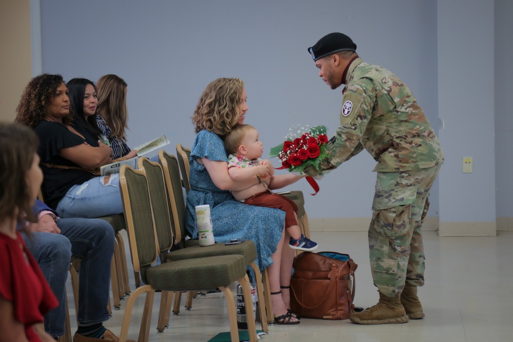 Fort Campbell DENTAC Conducts Change of Command