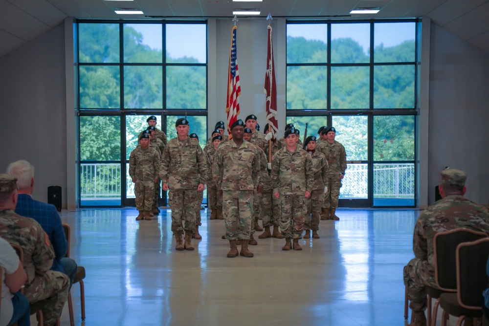 Fort Campbell DENTAC Conducts Change of Command