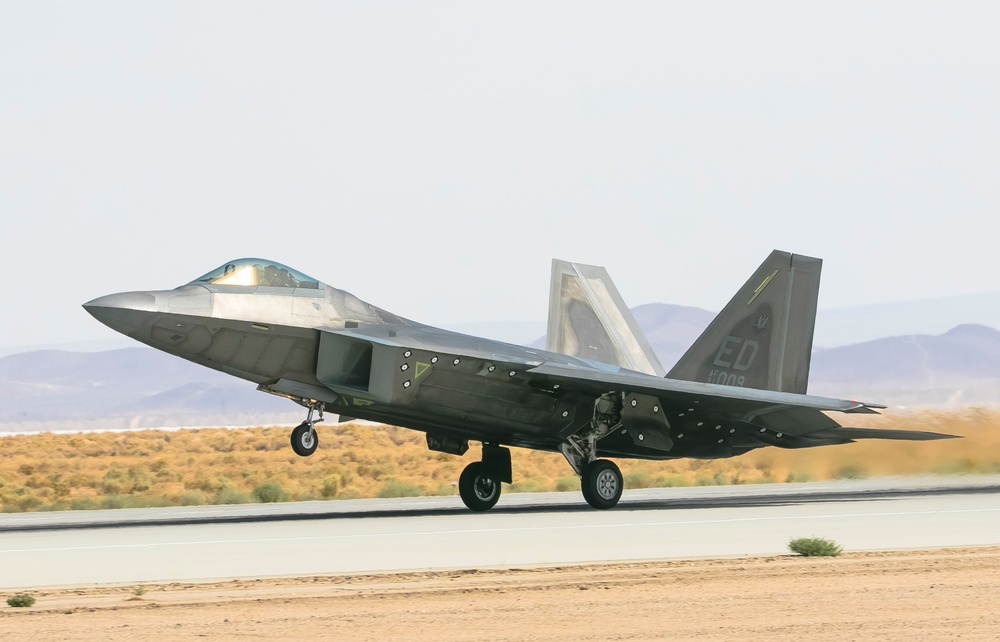 F-22 Raptor runway operations