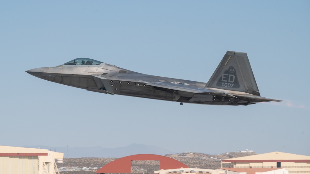 F-22 Raptor runway operations