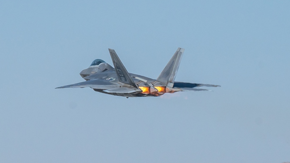 F-22 Raptor runway operations