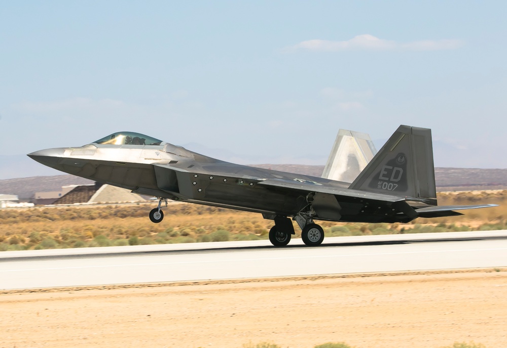 F-22 Raptor runway operations