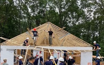 Marine Corps Recruiting Substation Gainesville gives back to the community