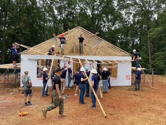 Marine Corps Recruiting Substation Gainesville gives back to the community