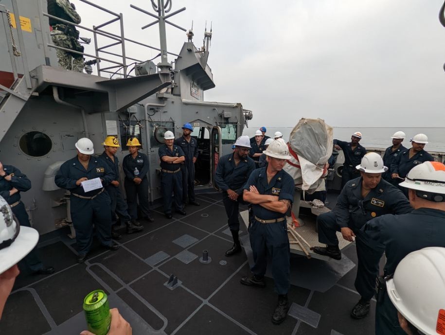 USS COMSTOCK CONDUCTS PRE UNDERWAY NAV BRIEF