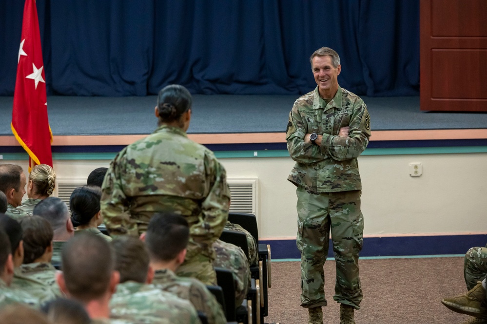 USSOCOM Commander Visits Hurlburt Field